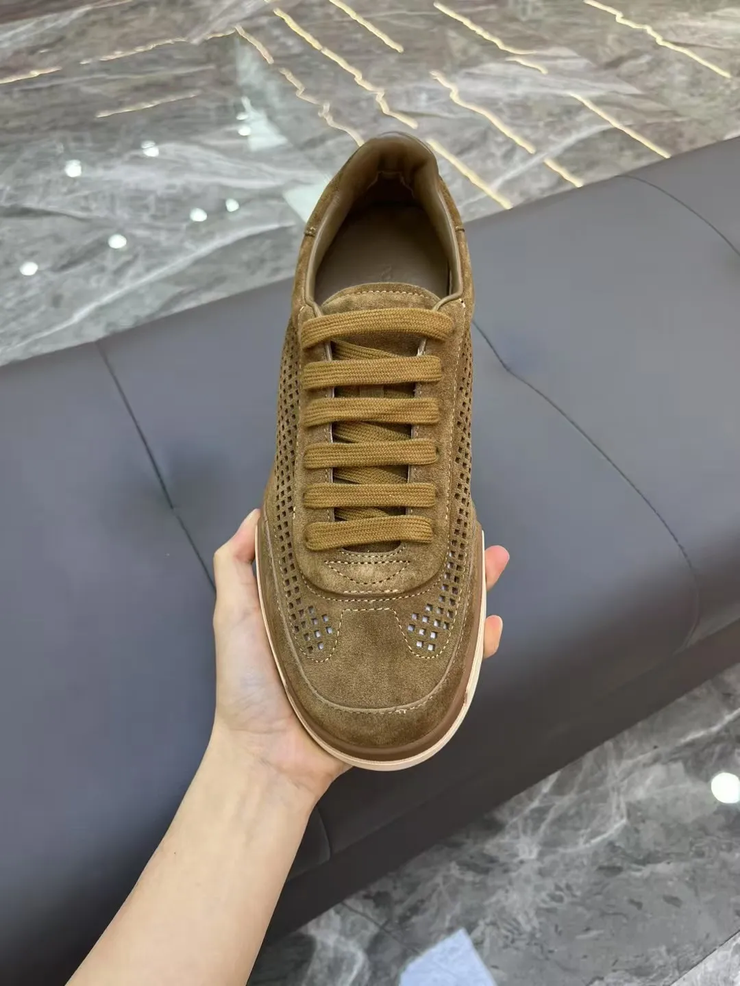 Men's shoes 💰460 [New style] 🐝🐝⚠️[DG] ⚠️High grade, top craftsmanship ⚠️Men's casual style, regular size 39 to 44 (45 can be customized ⚠️D &G Fashionable and casual style, unique design style! Fully original single-layer calfskin hollow design, inner calfskin latex back foot! Exclusive for summer! Original TPU outsole! Look at the details of the quality, and it can stand up to all kinds of tests!